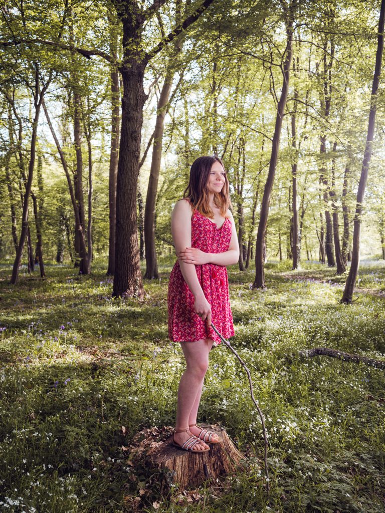 Projet conceptuel,  jeune fille dans la forêt, portrait créatif dans l'Oise.