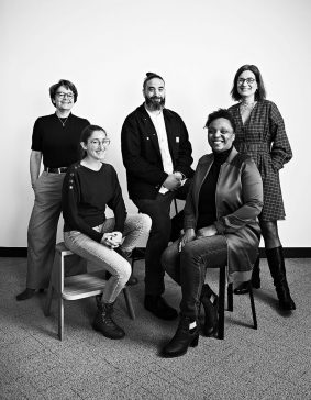 Equipe projet chez Colliers International France, photo d'équipe dans les Huts-de-Seine.