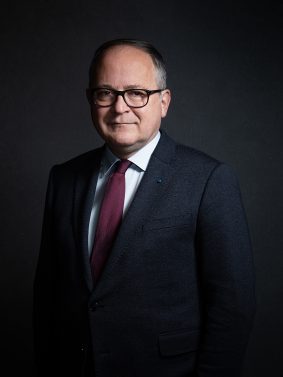 Benoît Coeuré, président de L'autorité de la concurrence. Portrait en studio réalisé à Paris.